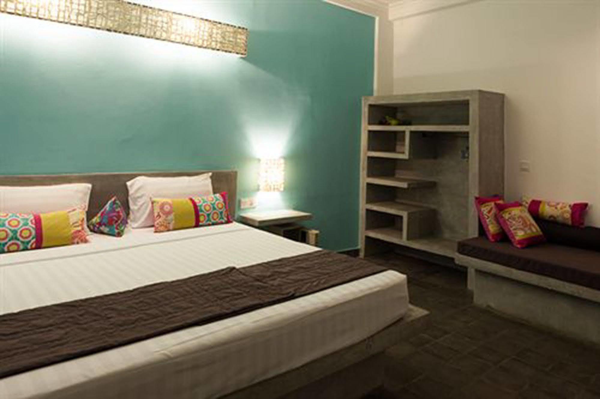 The 252 Hotel Phnom Penh Exterior foto