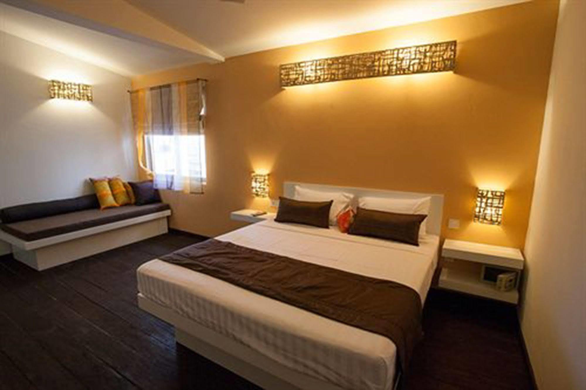 The 252 Hotel Phnom Penh Exterior foto