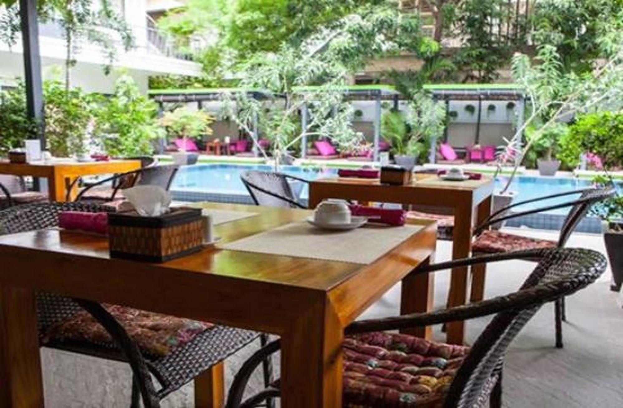 The 252 Hotel Phnom Penh Exterior foto